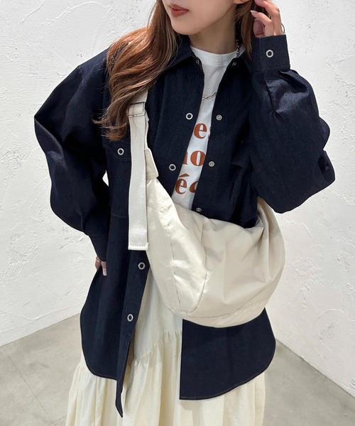 apres jour mignon(アプレジュールミニョン)の「デニムBIGシャツ【ZOZOTOWN限定アイテム】(シャツ/ブラウス・レディース・ブラック/インディゴブルー・フリー/X-LARGE)」の12枚目の写真