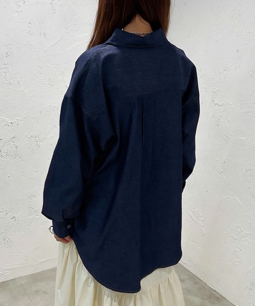 apres jour mignon(アプレジュールミニョン)の「デニムBIGシャツ【ZOZOTOWN限定アイテム】(シャツ/ブラウス・レディース・ブラック/インディゴブルー・フリー/X-LARGE)」の16枚目の写真