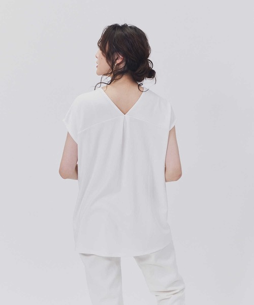 HONEYSUCKLE ROSE(ハニーサックルローズ)の「【HONEYSUCKLE ROSE】ドレスTバックV半袖T(Tシャツ/カットソー・レディース・ダークグレー/ブラック/ホワイト・XL/M/S/L)」の2枚目の写真