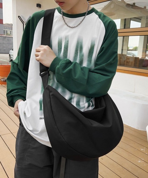 mushwear(マッシュウェア)の「防水ボディショルダー(ショルダーバッグ・メンズ・ブラック/ホワイト/グリーン/イエロー/オレンジ・FREE)」の3枚目の写真