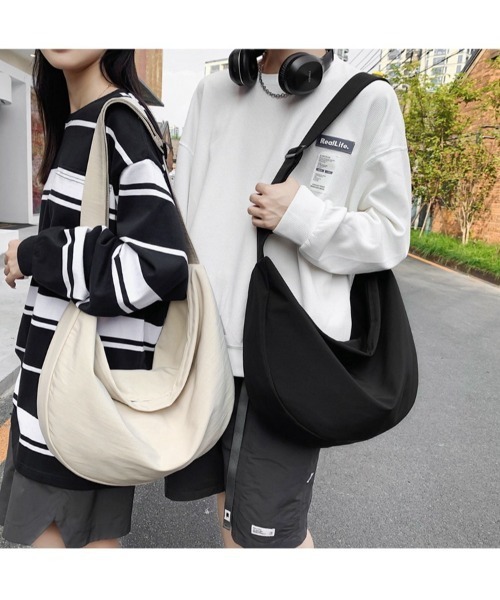 mushwear(マッシュウェア)の「防水ボディショルダー(ショルダーバッグ・メンズ・ブラック/ホワイト/グリーン/イエロー/オレンジ・FREE)」の11枚目の写真