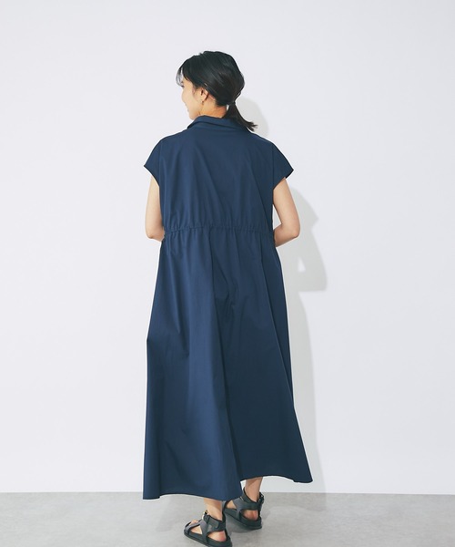 RIVE DROITE（リヴドロワ）の「スキッパーネックギャザーワンピース（ワンピース・レディース・ベージュ/ネイビー・FREE）」の18枚目の写真