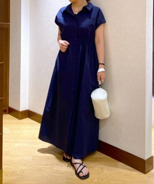 RIVE DROITE（リヴドロワ）の「スキッパーネックギャザーワンピース（ワンピース・レディース・ベージュ/ネイビー・FREE）」の7枚目の写真