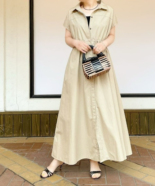 RIVE DROITE（リヴドロワ）の「スキッパーネックギャザーワンピース（ワンピース・レディース・ベージュ/ネイビー・FREE）」の4枚目の写真