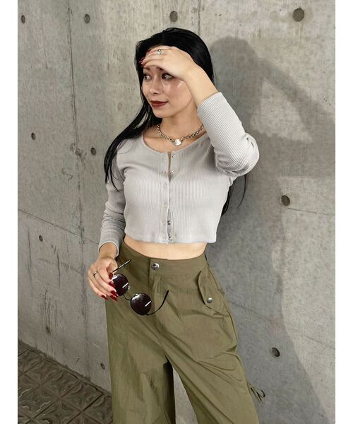 EVRIS（エヴリス）の「フロントボタンロングスリーブトップス（Tシャツ/カットソー・レディース・パープル/グレー/ホワイト/ブラック・FREE）」の22枚目の写真