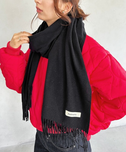 un+frame(アンフレーム)の「simple stall muffler/シンプル無地大判ストールマフラー(マフラー・レディース・ベージュ/アイボリー/ブラック/グレイッシュベージュ/ブルー/ライトグレー/レッド・FREE)」の3枚目の写真