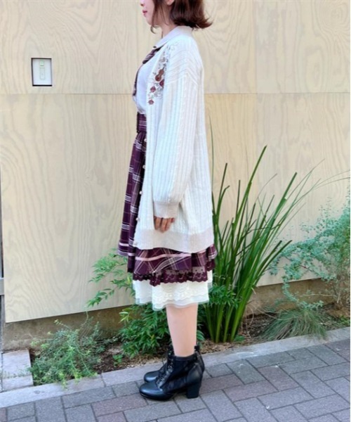 axes femme(アクシーズファム)の「音楽刺繍ロングニットカーディガン(カーディガン/ボレロ・レディース・ブラック/キナリ/ワイン・FREE)」の15枚目の写真