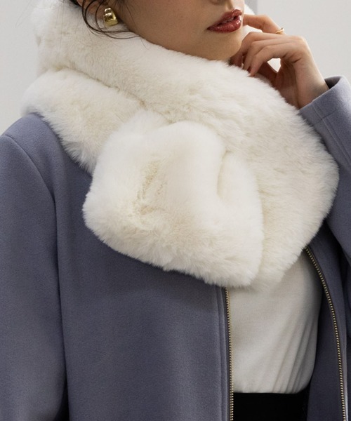 NAVY(ネイビー)の「NAVY ふわふわあったか ファー ティペット(マフラー・レディース・グレイッシュベージュ/アイボリー/グレー・フリー)」の2枚目の写真