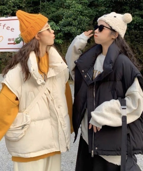 Achic(アシック)の「タンドネック ダウンライクベスト オーバーサイズ(テーラードジャケット・レディース・アイボリー/ブラック/グレー・M)」の13枚目の写真