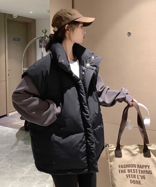 Achic(アシック)の「タンドネック ダウンライクベスト オーバーサイズ(テーラードジャケット・レディース・アイボリー/ブラック/グレー・M)」の17枚目の写真