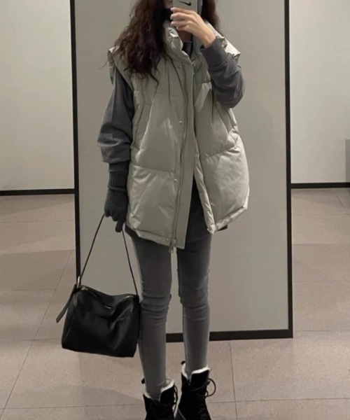 Achic(アシック)の「タンドネック ダウンライクベスト オーバーサイズ(テーラードジャケット・レディース・アイボリー/ブラック/グレー・M)」の20枚目の写真