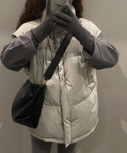 Achic(アシック)の「タンドネック ダウンライクベスト オーバーサイズ(テーラードジャケット・レディース・アイボリー/ブラック/グレー・M)」の21枚目の写真