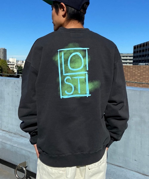 lost(ロスト)の「【ムラサキスポーツ別注】 lost/ロスト トレーナー スウェット バックプリント ブランドロゴ L23FW-B(スウェット・メンズ・ブラウン/ネイビー/チャコールグレー・XL/L/M)」の2枚目の写真