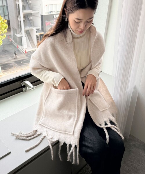 fredy emue（フレディエミュ）の「ポケ付きフリンジストール（ストール/ショール・レディース・キナリ/ラベンダー/チャコールグレー・FREE）」の5枚目の写真