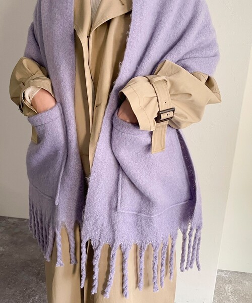 fredy emue（フレディエミュ）の「ポケ付きフリンジストール（ストール/ショール・レディース・キナリ/ラベンダー/チャコールグレー・FREE）」の6枚目の写真