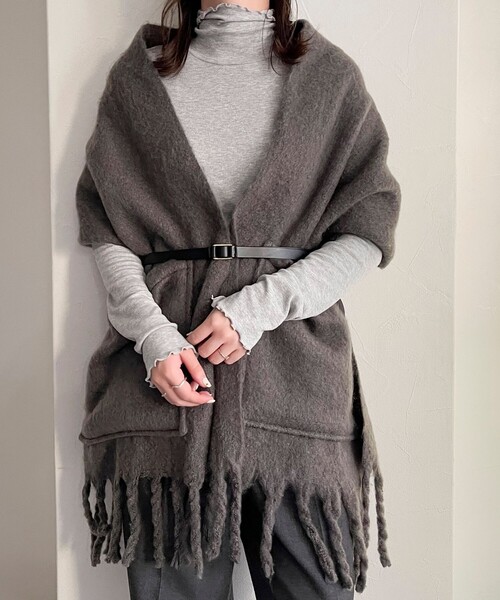 fredy emue（フレディエミュ）の「ポケ付きフリンジストール（ストール/ショール・レディース・キナリ/ラベンダー/チャコールグレー・FREE）」の7枚目の写真