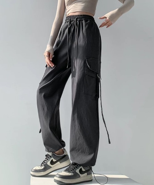 LADY LIKE(レディライク)の「ウエストゴムカーゴパンツ(カーゴパンツ・レディース・ブラック/ライトベージュ/グレー・M)」の13枚目の写真
