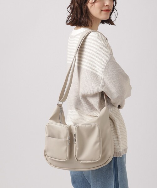 SHOO・LA・RUE(シューラルー)の「◆立体2ポケットショルダーバッグ(ショルダーバッグ・レディース・ライトベージュ/ブラック/ブルー・00)」の4枚目の写真