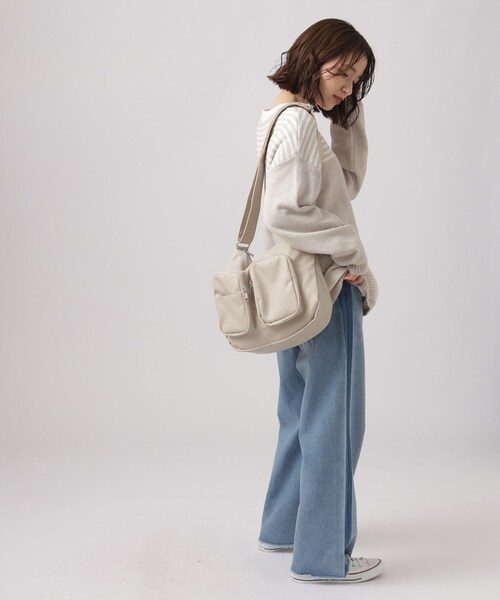 SHOO・LA・RUE(シューラルー)の「◆立体2ポケットショルダーバッグ(ショルダーバッグ・レディース・ライトベージュ/ブラック/ブルー・00)」の16枚目の写真