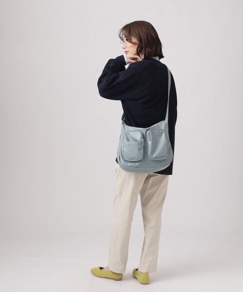SHOO・LA・RUE(シューラルー)の「◆立体2ポケットショルダーバッグ(ショルダーバッグ・レディース・ライトベージュ/ブラック/ブルー・00)」の18枚目の写真