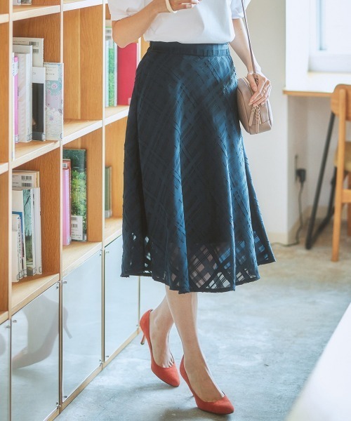 7days Life Styling(セブンデイズライフスタイリング)の「シアーチェックフレアスカート(スカート・レディース・ネイビー/ブラック/アイボリー・S/M/L/LL)」の3枚目の写真