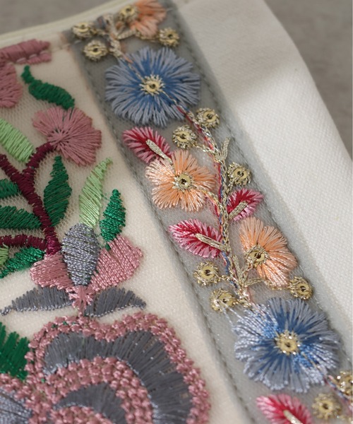 インド刺繍のポーチ　ハウライト、イーグルアイ付き インド刺繍のポーチ ハウライト、イーグルアイ付き パール