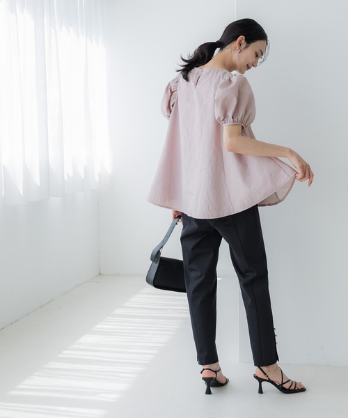 coca(coca)(コカ)の「【WEB限定セール】上品エンボスAラインパフスリーブブラウス(シャツ/ブラウス・レディース・ブラック/ピンク系その他・L/M)」の11枚目の写真