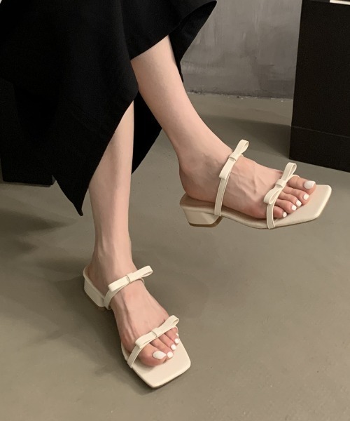 mebole（メボレ）の「ダブルリボンスクエアトゥサンダル（サンダル・レディース・ブラック/アイボリー/シルバー・SMALL/MEDIUM/LARGE）」の5枚目の写真