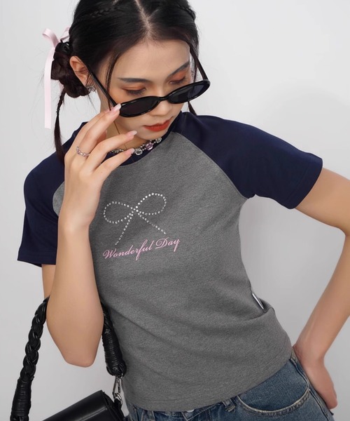 A'GEM9(エージェムナイン)の「A'GEM/9 × .kom 『CORYSTUDIO/コリースタジオ』リボンラグラン半袖カットソー(Tシャツ/カットソー・レディース・グレー・S/M)」の6枚目の写真