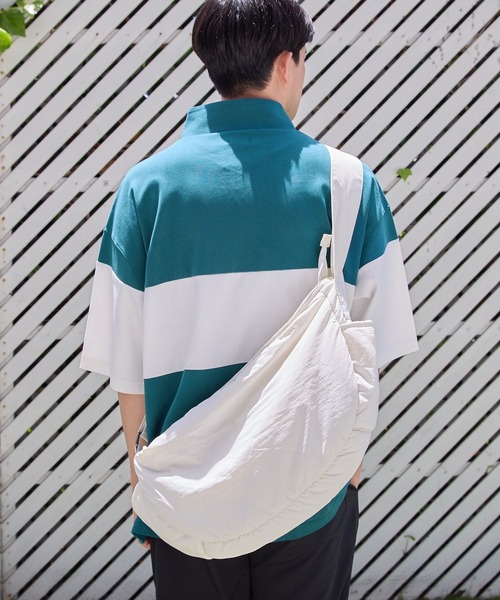 LAKOLE（ラコレ）の「ハーフムーンショルダーバッグ / 126712（ショルダーバッグ・メンズ・ブラック/カーキ/オフホワイト/グレー・FREE）」の2枚目の写真