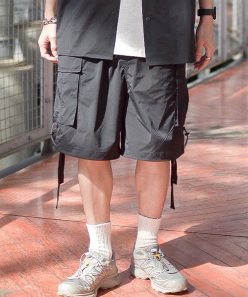 INTERPLAY（インタープレイ）の「【INTERPLAY x たいが】カーゴ ドローストリングス ショートパンツ（カーゴパンツ・メンズ・ブラック/カーキ/ベージュ・FREE）」の2枚目の写真