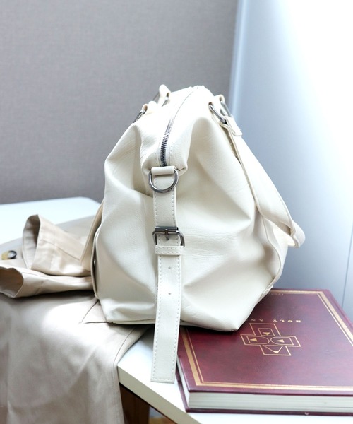 florist（フローリスト）の「【2WAY・大容量】ヴィーガンレザーシンプルボストンバッグ/トラベルバッグ（ボストンバッグ・レディース・オフホワイト/ブラック/キャメル・FREE）」の12枚目の写真