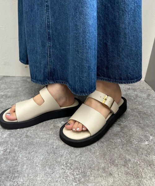 fredy emue（フレディエミュ）の「【REMME/レメ】フラットクッションスライドサンダル（サンダル・レディース・ブラック/オフホワイト・37/38）」の4枚目の写真