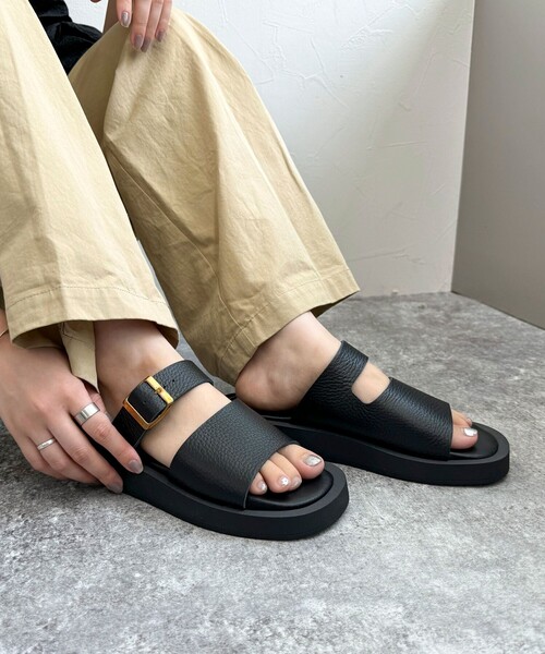 fredy emue（フレディエミュ）の「【REMME/レメ】フラットクッションスライドサンダル（サンダル・レディース・ブラック/オフホワイト・37/38）」の9枚目の写真