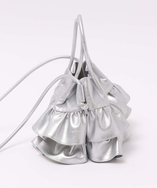 mysty woman(ミスティウーマン)の「レザーフリルバッグ 142298(ショルダーバッグ・レディース・シルバー/ブラック・FREE)」の7枚目の写真