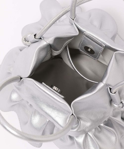mysty woman(ミスティウーマン)の「レザーフリルバッグ 142298(ショルダーバッグ・レディース・シルバー/ブラック・FREE)」の5枚目の写真