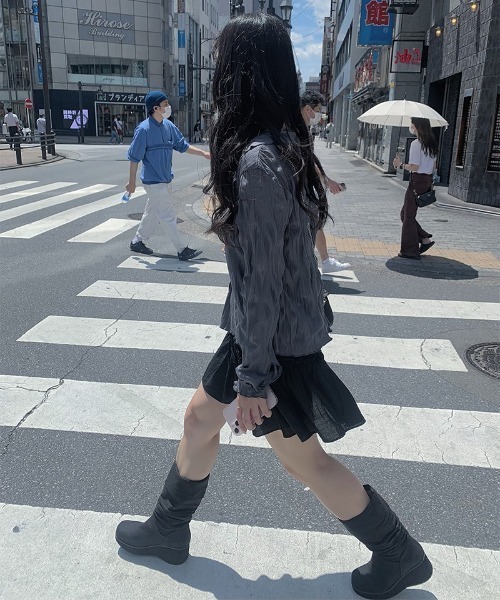 anyonemore(エニワンモア)の「イケラインリンクルオープンシャツ(シャツ/ブラウス・レディース・チャコール/ブラック/ホワイト・FREE)」の7枚目の写真