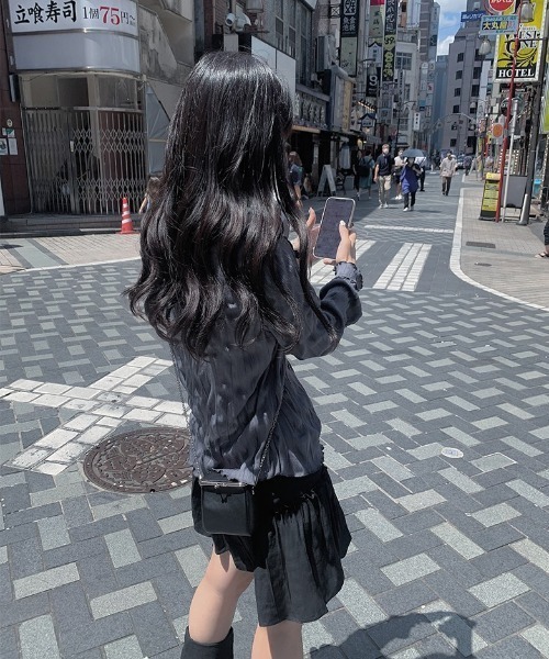 anyonemore(エニワンモア)の「イケラインリンクルオープンシャツ(シャツ/ブラウス・レディース・チャコール/ブラック/ホワイト・FREE)」の10枚目の写真