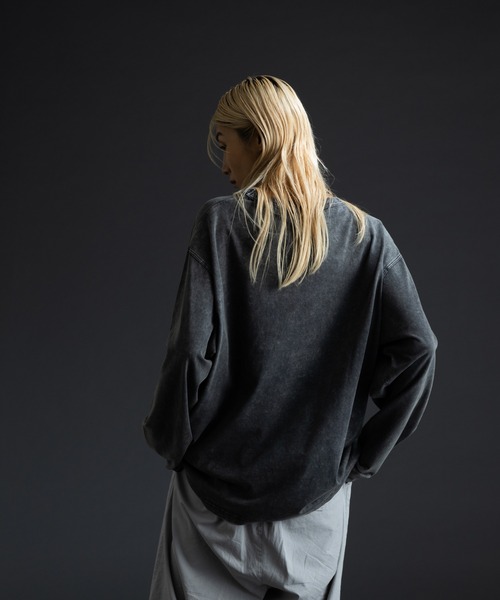 COLONY 2139(コロニートゥーワンスリーナイン)の「【paradigm】バイオ加工クルーネックフェードT(Tシャツ/カットソー・メンズ・チャコールグレー/ライトグレー・MEDIUM/LARGE/X-LARGE)」の11枚目の写真