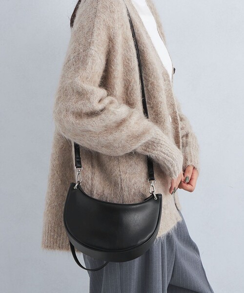 green label relaxing(グリーンレーベルリラクシング)の「ハーフムーン 2WAY バッグ(ショルダーバッグ・レディース・ブラック/ナチュラル・FREE)」の1枚目の写真