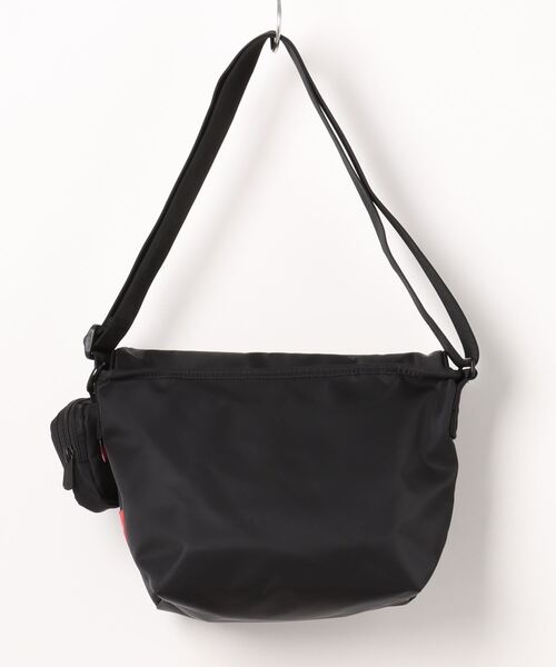 Manhattan Portage（マンハッタンポーテージ）の「Nylon Messenger Bag JR Flap Zipper Pocket PEANUTS FW2024（メッセンジャーバッグ・レディース・ブラック・SMALL）」の18枚目の写真
