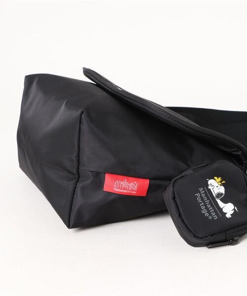 Manhattan Portage（マンハッタンポーテージ）の「Nylon Messenger Bag JR Flap Zipper Pocket PEANUTS FW2024（メッセンジャーバッグ・レディース・ブラック・SMALL）」の19枚目の写真