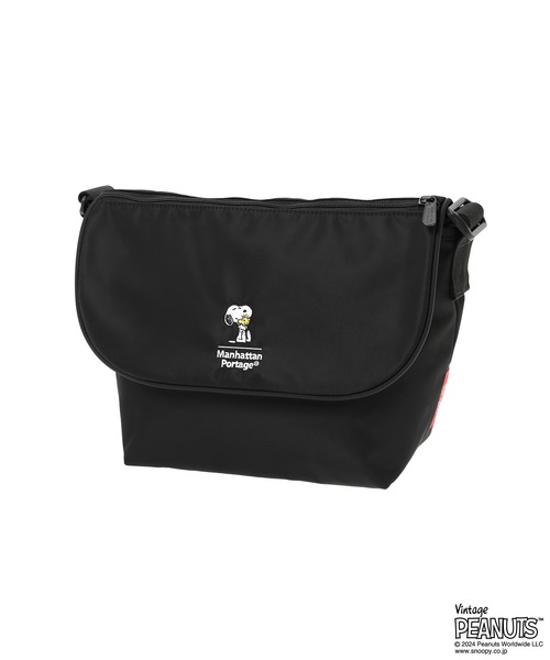 Manhattan Portage（マンハッタンポーテージ）の「Nylon Messenger Bag JR Flap Zipper Pocket PEANUTS FW2024（メッセンジャーバッグ・レディース・ブラック・SMALL）」の6枚目の写真