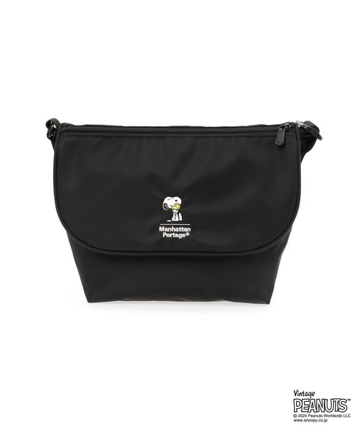 Manhattan Portage（マンハッタンポーテージ）の「Nylon Messenger Bag JR Flap Zipper Pocket PEANUTS FW2024（メッセンジャーバッグ・レディース・ブラック・SMALL）」の7枚目の写真