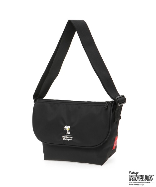 Manhattan Portage（マンハッタンポーテージ）の「Nylon Messenger Bag JR Flap Zipper Pocket PEANUTS FW2024（メッセンジャーバッグ・レディース・ブラック・SMALL）」の12枚目の写真