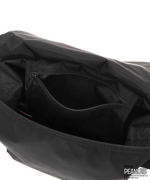 Manhattan Portage（マンハッタンポーテージ）の「Nylon Messenger Bag JR Flap Zipper Pocket PEANUTS FW2024（メッセンジャーバッグ・レディース・ブラック・SMALL）」の14枚目の写真