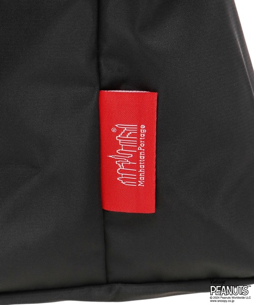 Manhattan Portage（マンハッタンポーテージ）の「Nylon Messenger Bag JR Flap Zipper Pocket PEANUTS FW2024（メッセンジャーバッグ・レディース・ブラック・SMALL）」の16枚目の写真