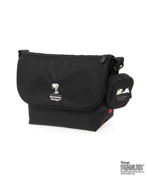Manhattan Portage（マンハッタンポーテージ）の「Nylon Messenger Bag JR Flap Zipper Pocket PEANUTS FW2024（メッセンジャーバッグ・レディース・ブラック・SMALL）」の5枚目の写真