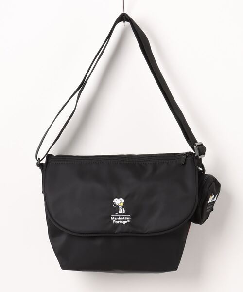 Manhattan Portage（マンハッタンポーテージ）の「Nylon Messenger Bag JR Flap Zipper Pocket PEANUTS FW2024（メッセンジャーバッグ・レディース・ブラック・SMALL）」の17枚目の写真