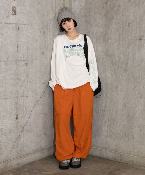 niko and...(ニコアンド)の「アソートロゴ BIGTシャツ(Tシャツ/カットソー・レディース・ネイビー/チャコール/ナチュラル/オフホワイト・FREE)」の5枚目の写真